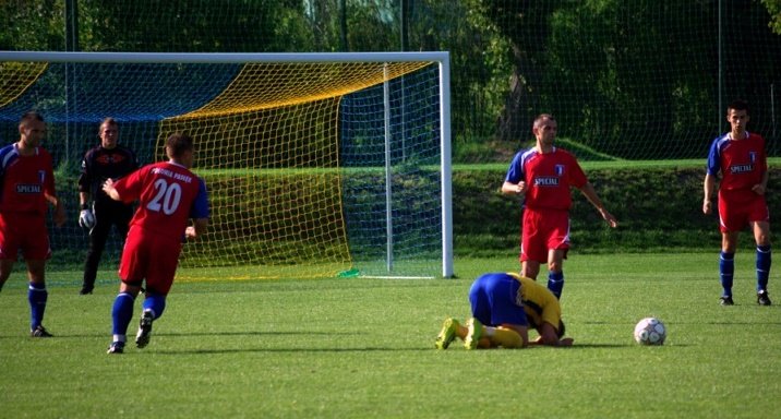 Derbowe zwycięstwo Olimpii 2004 zdjęcie nr 38462