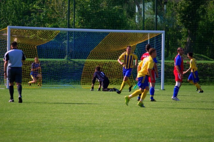 Derbowe zwycięstwo Olimpii 2004 zdjęcie nr 38465