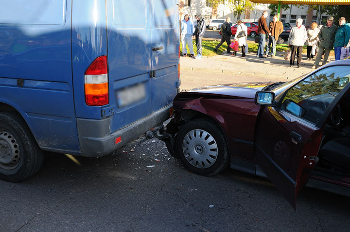 Kolizja na Robotniczej - sprawca zbiegł zdjęcie nr 40292