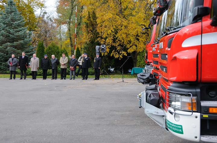 Przekazanie nowych pojazdów ratowniczo-gaśniczych zdjęcie nr 40751