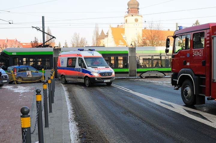 Fiatem wjechała pod tramwaj zdjęcie nr 41363