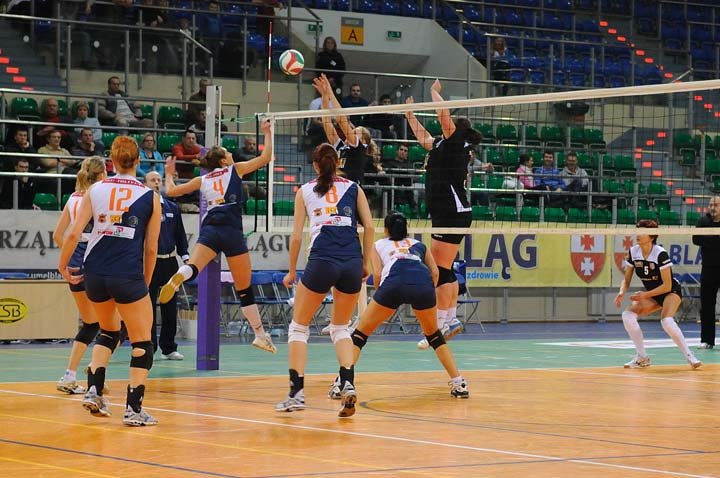 Siatkarki Orła wygrały z UKS Ozorków 3:2 zdjęcie nr 41437