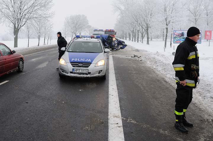 Wypadek w Kazimierzowie - dwie osoby ranne zdjęcie nr 41795