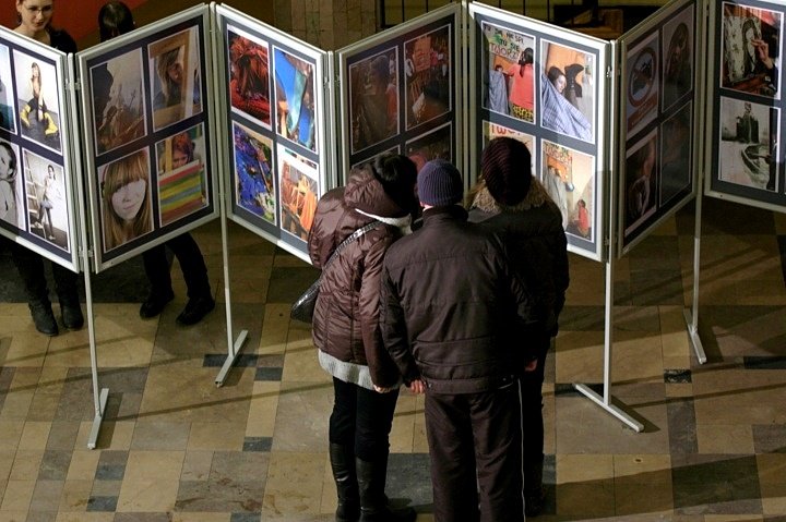 Rezultaty maratończyków na wystawie zdjęcie nr 42396