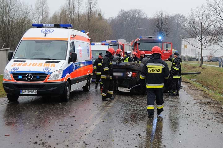Volkswagenem dachował na Łęczyckiej zdjęcie nr 43351