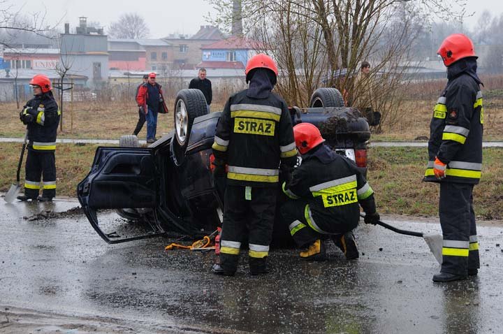 Volkswagenem dachował na Łęczyckiej zdjęcie nr 43358