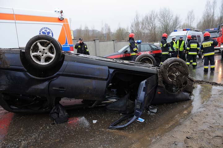 Volkswagenem dachował na Łęczyckiej zdjęcie nr 43355