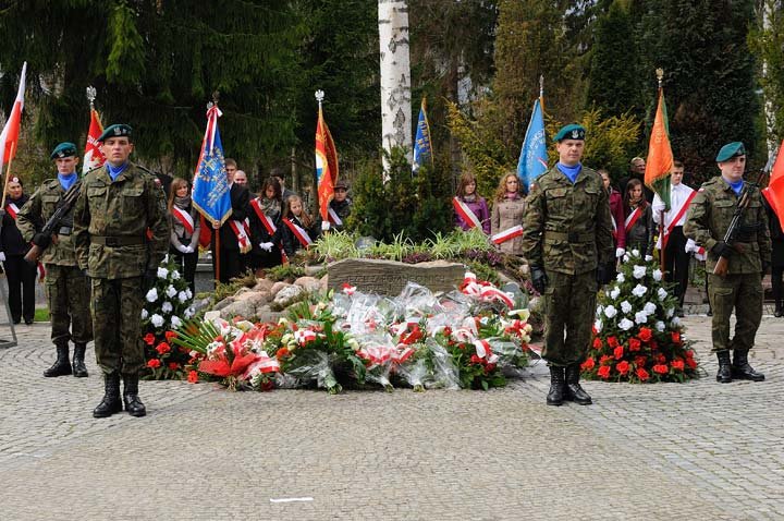 Uroczyste obchody 71. rocznicy Zbrodni Katyńskiej zdjęcie nr 43452