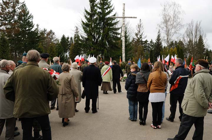 Uroczyste obchody 71. rocznicy Zbrodni Katyńskiej zdjęcie nr 43450