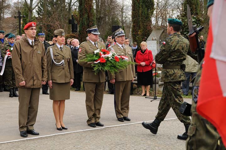 Uroczyste obchody 71. rocznicy Zbrodni Katyńskiej zdjęcie nr 43448