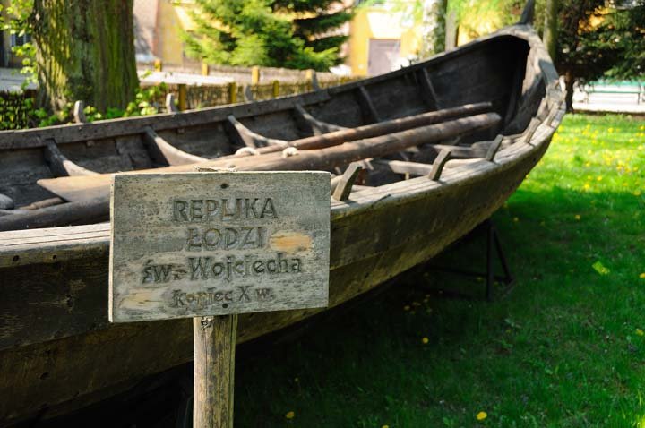 Replika łodzi Św. Wojciecha w elbląskim muzeum zdjęcie nr 43836