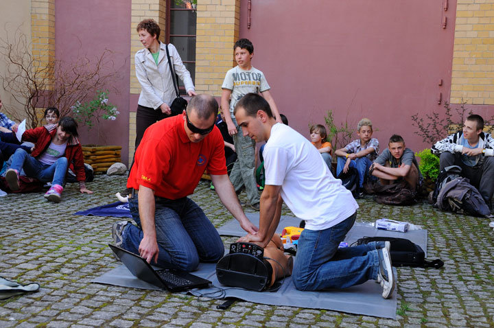 Jak udzielać pierwszej pomocy? zdjęcie nr 44680