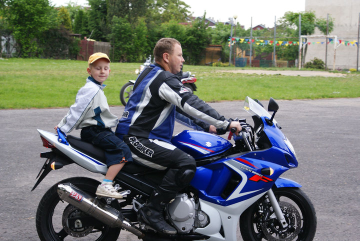 Motocykliści w Domu Dziecka zdjęcie nr 45644