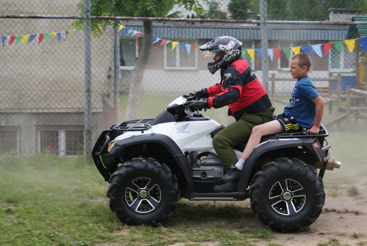 Motocykliści w Domu Dziecka zdjęcie nr 45647