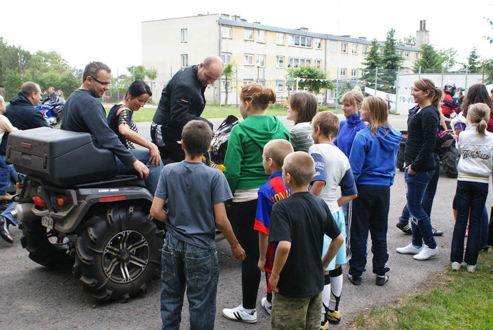 Motocykliści w Domu Dziecka zdjęcie nr 45650