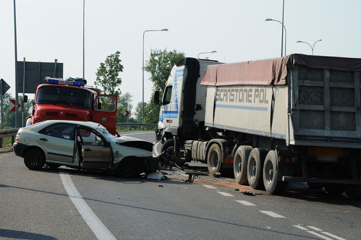 Wypadek w Jazowej-dwie osoby ranne zdjęcie nr 46071