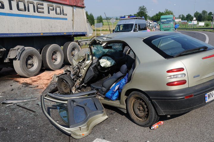 Wypadek w Jazowej-dwie osoby ranne zdjęcie nr 46075