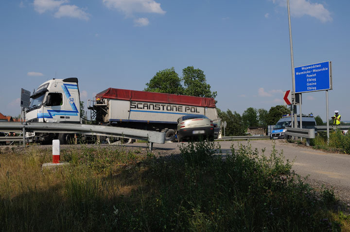 Wypadek w Jazowej-dwie osoby ranne zdjęcie nr 46084