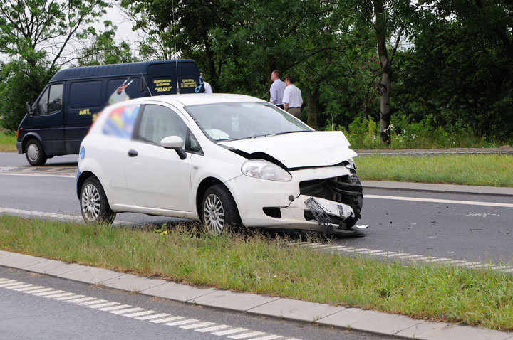 Wypadek w Kazimierzowie - dwie osoby w szpitalu zdjęcie nr 46144