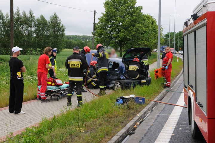 Wypadek w Kazimierzowie - dwie osoby w szpitalu zdjęcie nr 46140