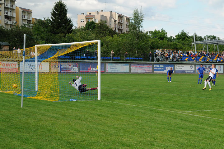 Zwycięstwo Olimpii 2004 w atmosferze pikniku zdjęcie nr 46801