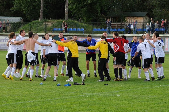 Zwycięstwo Olimpii 2004 w atmosferze pikniku zdjęcie nr 46825