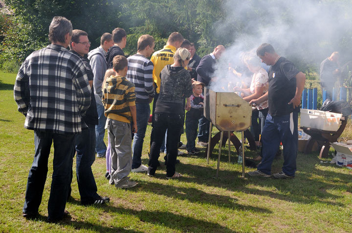 Zwycięstwo Olimpii 2004 w atmosferze pikniku zdjęcie nr 46804