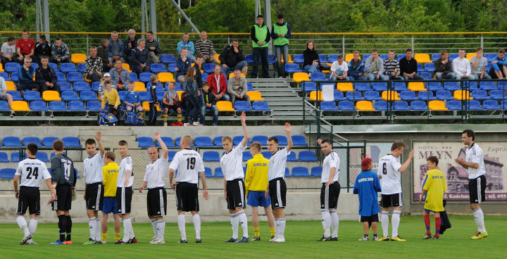 Zwycięstwo Olimpii 2004 w atmosferze pikniku zdjęcie nr 46793