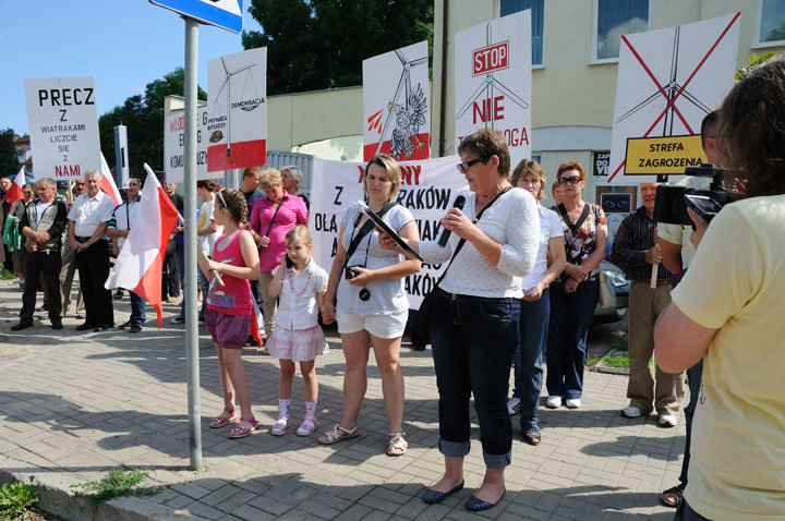 Pikieta przeciw budowie siłowni wiatrowych w Janowie zdjęcie nr 47182