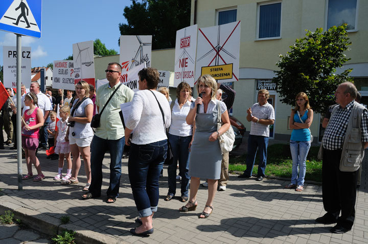 Pikieta przeciw budowie siłowni wiatrowych w Janowie zdjęcie nr 47185