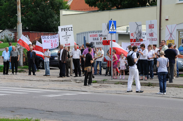 Pikieta przeciw budowie siłowni wiatrowych w Janowie zdjęcie nr 47183