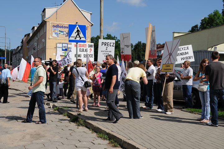 Pikieta przeciw budowie siłowni wiatrowych w Janowie zdjęcie nr 47181