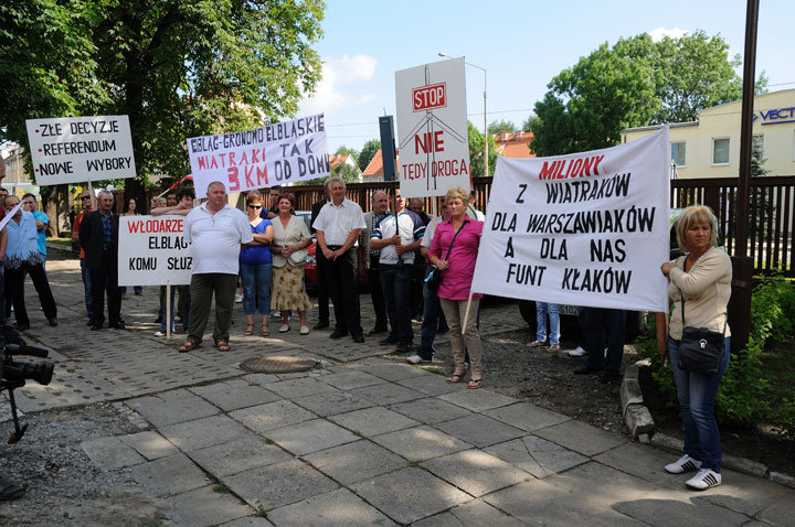 Pikieta przeciw budowie siłowni wiatrowych w Janowie zdjęcie nr 47191