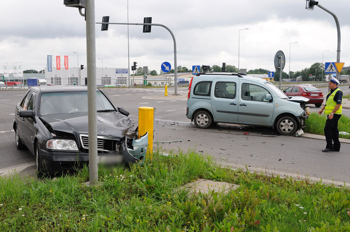 Groźna kolizja na skrzyżowaniu zdjęcie nr 47583