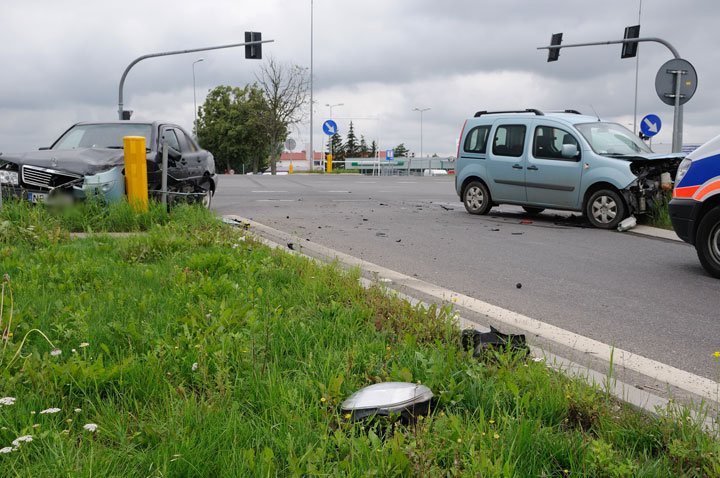 Groźna kolizja na skrzyżowaniu zdjęcie nr 47595