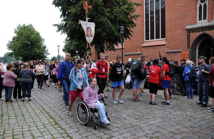 Wyruszyła pielgrzymka piesza na Jasną Górę zdjęcie nr 47607