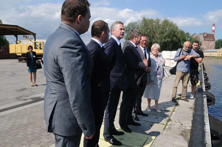 Wizyta wiceministra rolnictwa w elbląskim porcie zdjęcie nr 47982
