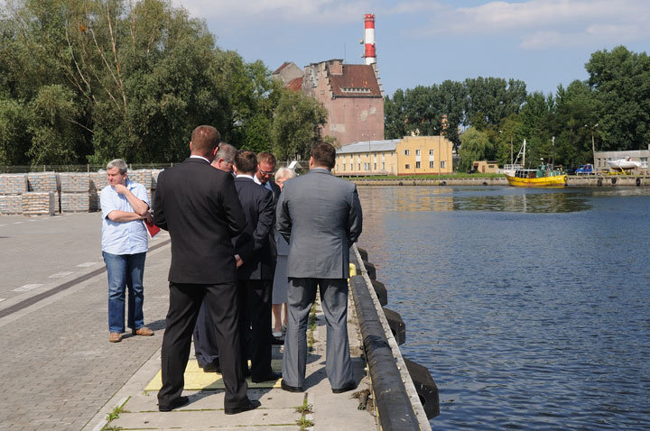 Wizyta wiceministra rolnictwa w elbląskim porcie zdjęcie nr 47984