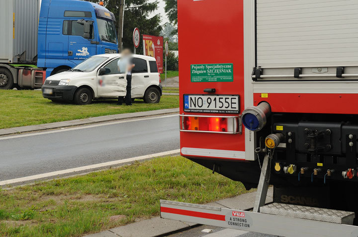 Zderzenie trzech aut w Kazimierzowie zdjęcie nr 49392