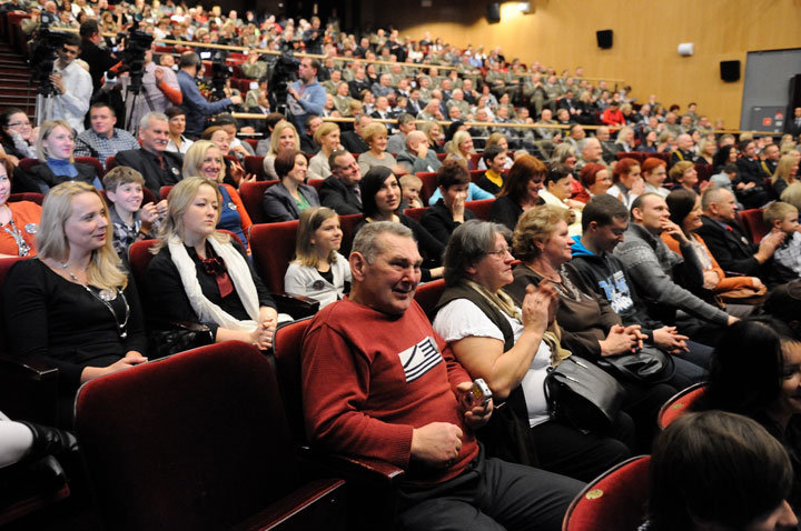Koncert świąteczny dla żołnierzy i ich rodzin zdjęcie nr 51578