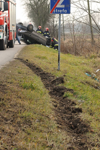 Rubno: czołowe zderzenie i dachowanie zdjęcie nr 51762