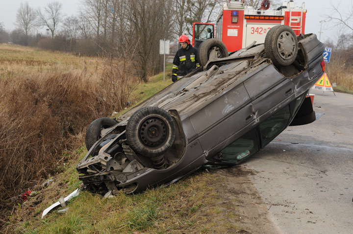 Rubno: czołowe zderzenie i dachowanie zdjęcie nr 51757