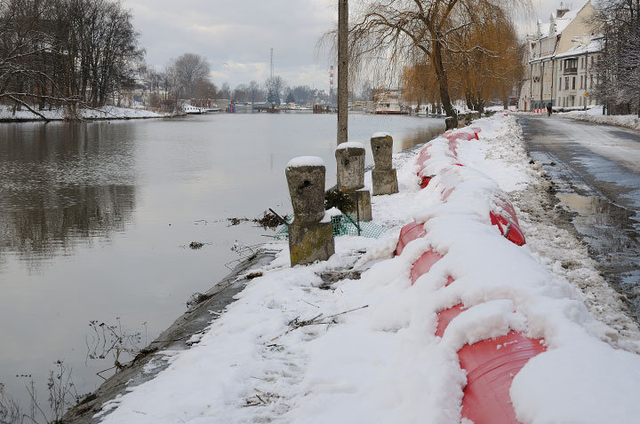 Woda wciąż wysoka ale opada zdjęcie nr 52381