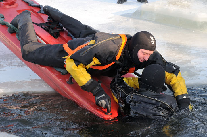 Strażackie ćwiczenia ratownictwa lodowego zdjęcie nr 52912