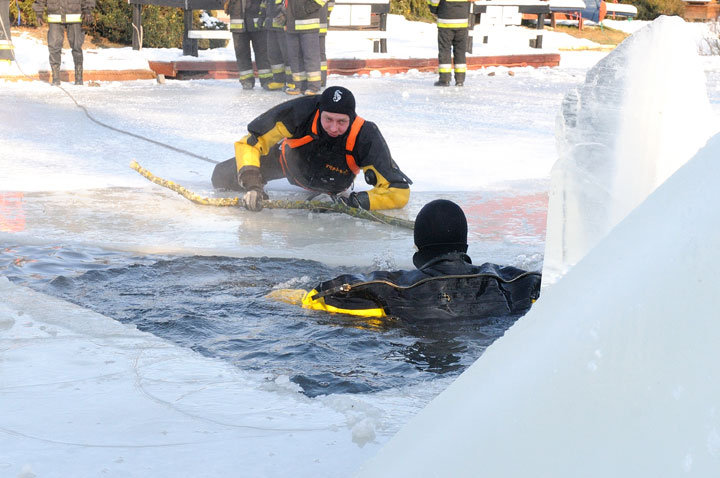 Strażackie ćwiczenia ratownictwa lodowego zdjęcie nr 52917
