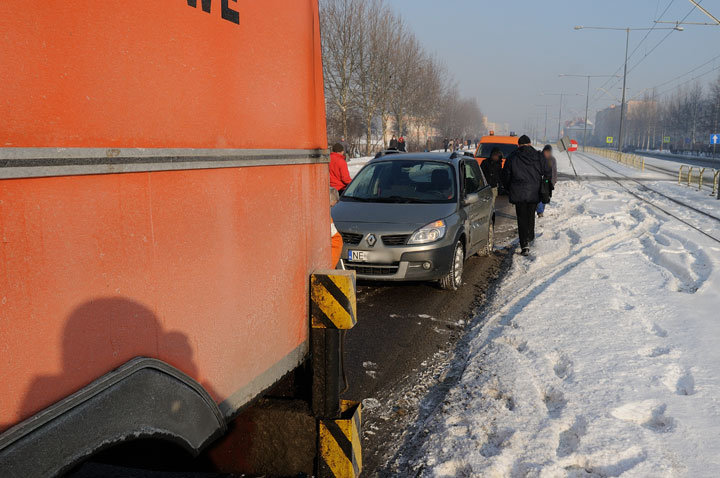 Scenic wjechał pod tramwaj zdjęcie nr 53075