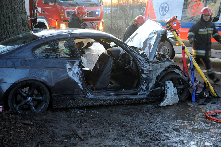 Czołowe zderzenie. Cztery osoby ranne zdjęcie nr 53836
