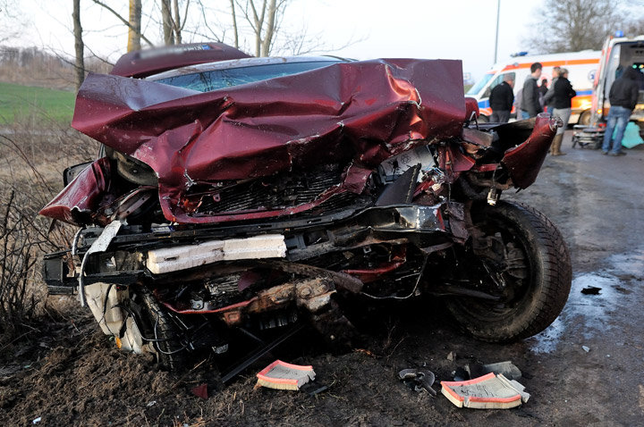 Czołowe zderzenie. Cztery osoby ranne zdjęcie nr 53832