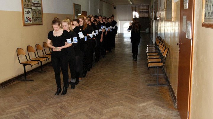 Uczniowie II LO o holokauście... zdjęcie nr 53846