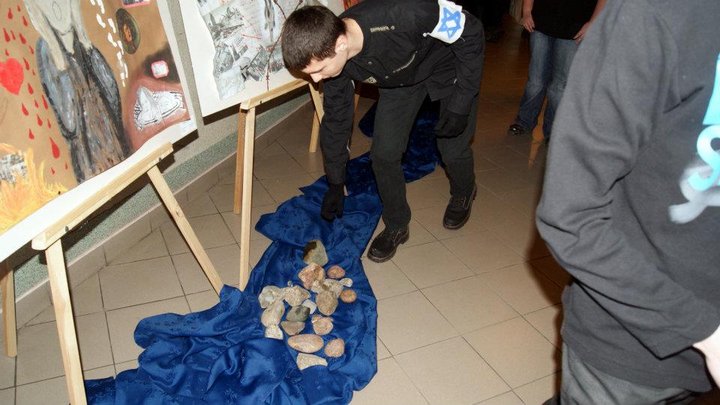Uczniowie II LO o holokauście... zdjęcie nr 53852